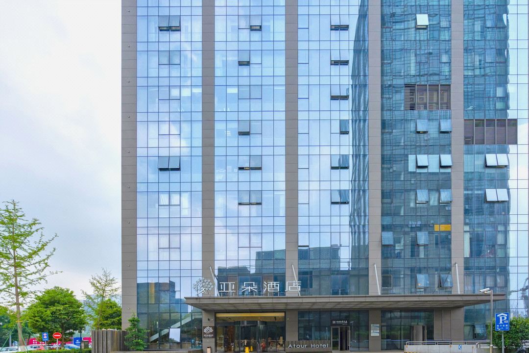 宁波南部商务区罗蒙环球乐园亚朵酒店