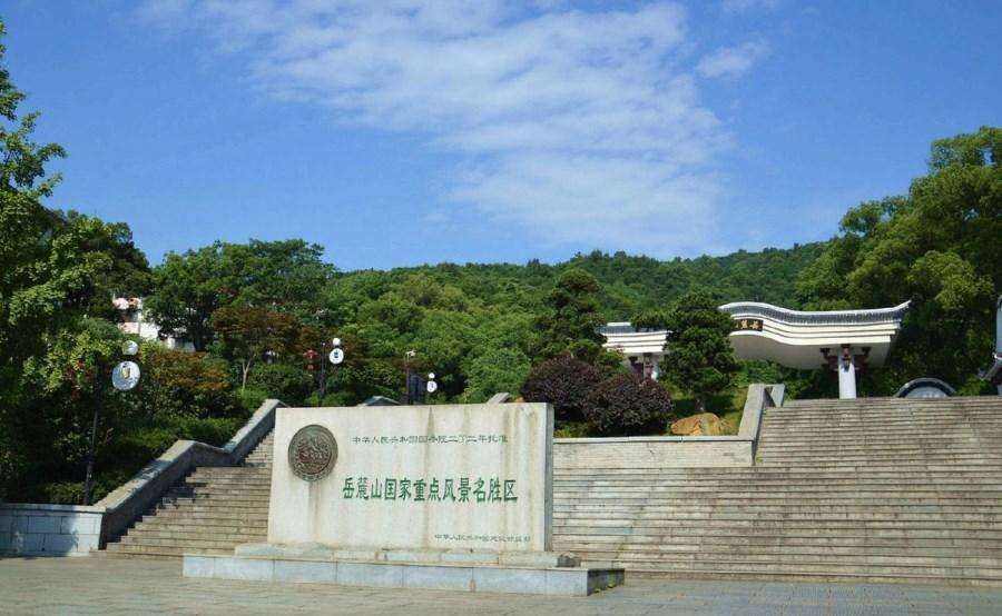 长沙麓谷高新区东方红中路亚朵酒店