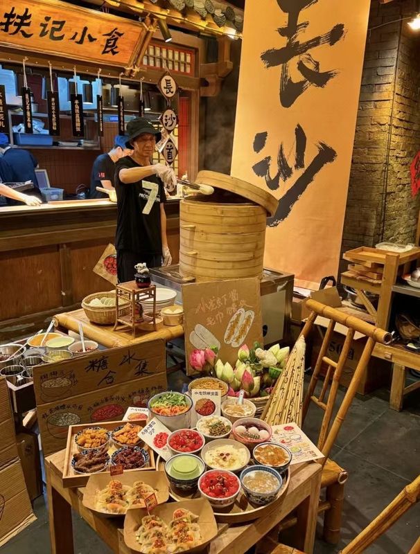 悦致酒店(长沙爱尔眼科铁道学院地铁站店)