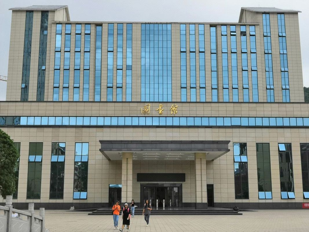 贵阳奇洋酒店(贵阳花溪大学城店)
