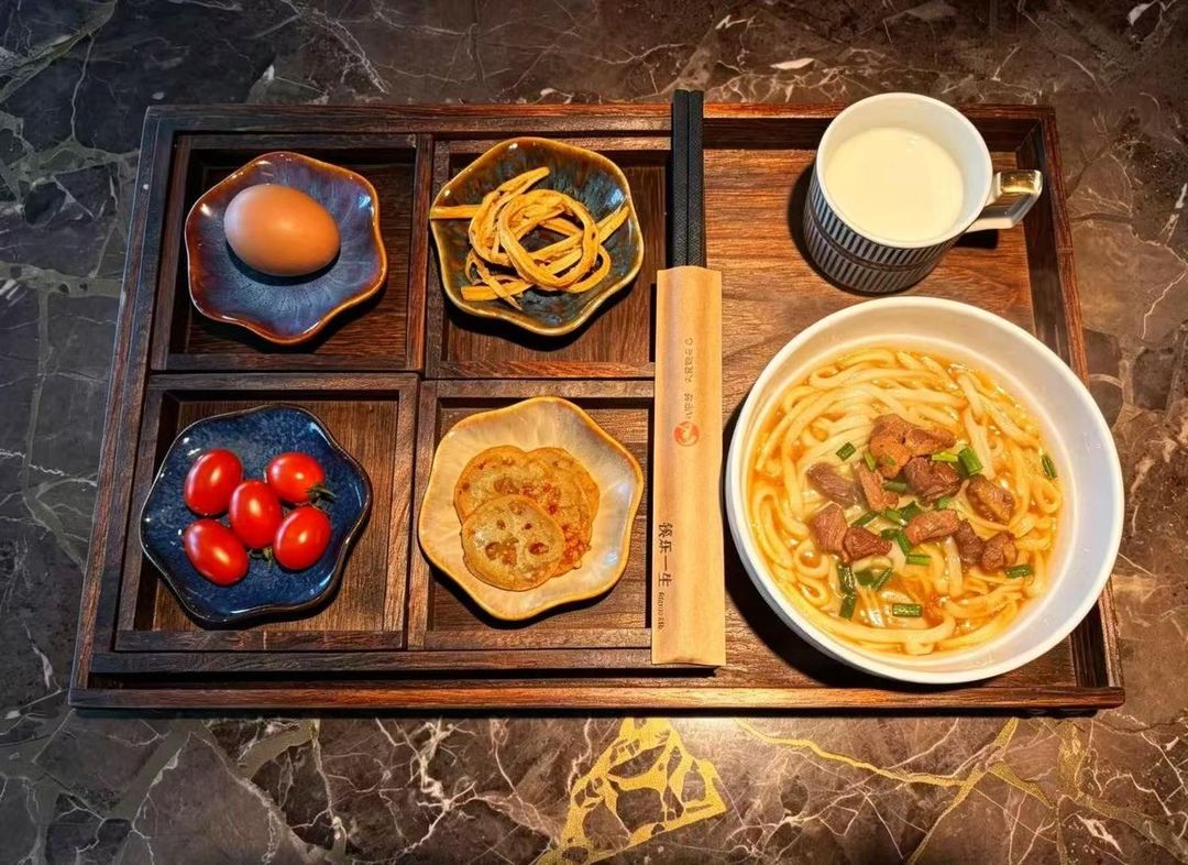 尼亚&middot;亦里Neyar光影美奢酒店(五一广场IFS国金中心店)