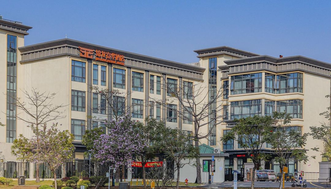 锦龙富华酒店(坪山高铁站锦龙地铁站店)