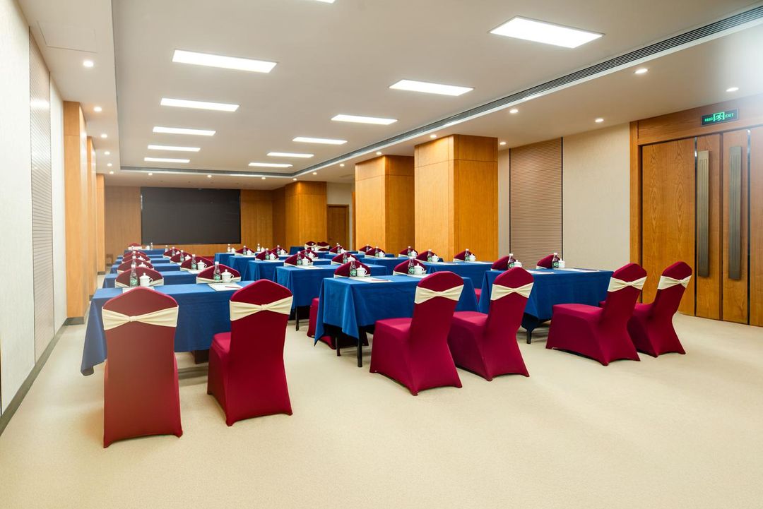 云南维居金鹰大酒店(昆明火车站双桥夜市风情街店)