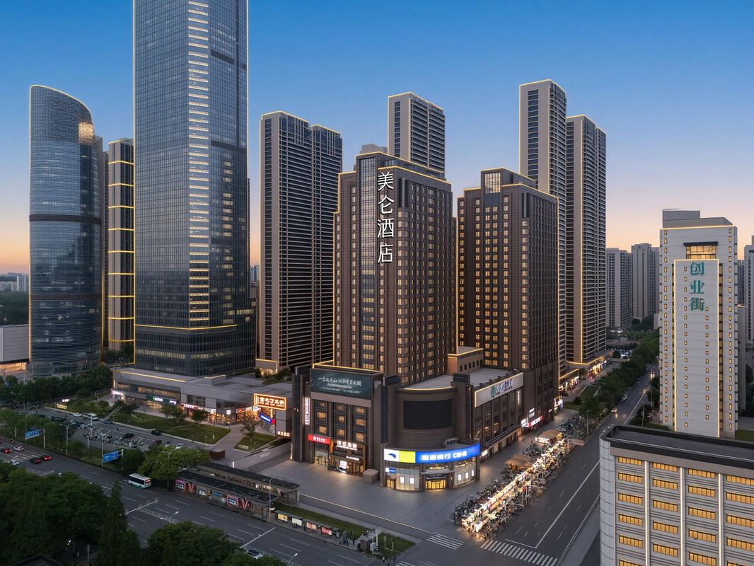 武汉光谷广场华中科技大学地铁站美仑酒店