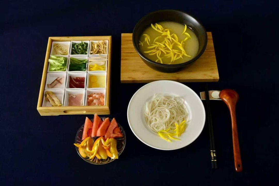 云南维居金鹰大酒店(昆明火车站双桥夜市风情街店)