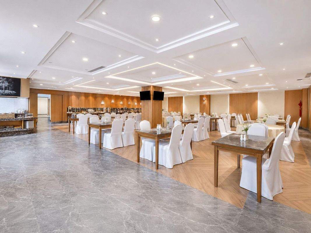 贵阳十里河滩花溪公园地铁站万宜丽景酒店