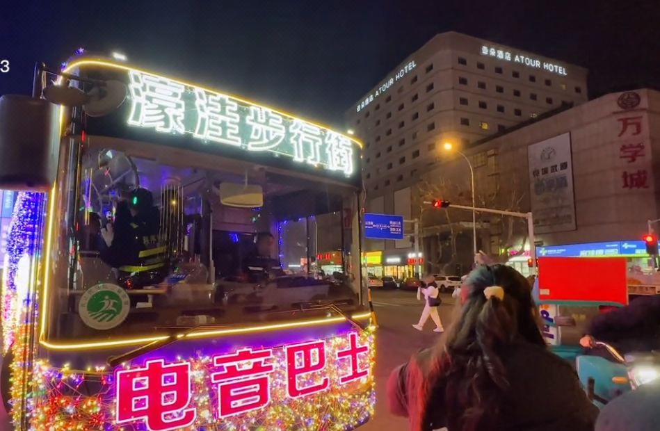 青岛金沙滩香江路地铁站亚朵酒店