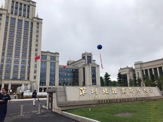 华轩里酒店(大运中心体育馆店)