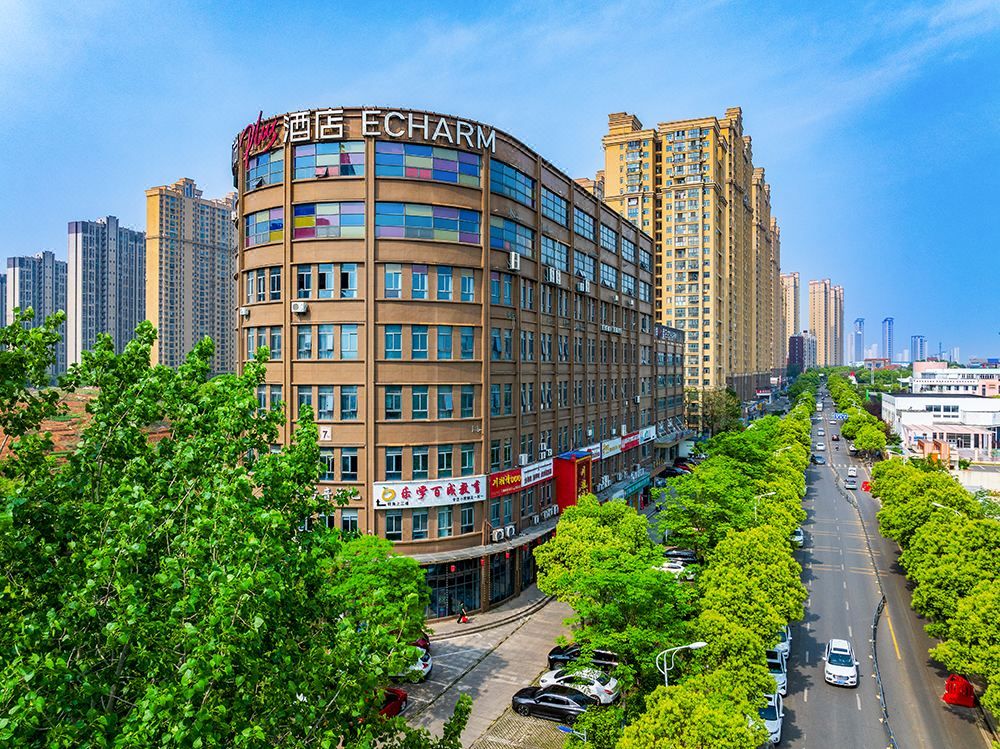 宜尚PLUS酒店(武汉东湖学院大花岭地铁站店)