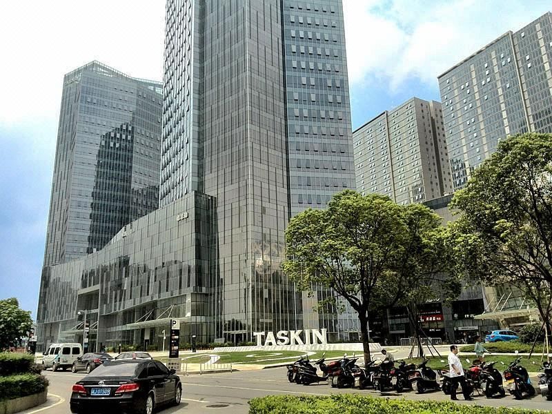 欧莱雅郡酒店(长沙德思勤广场毛竹塘地铁站店)