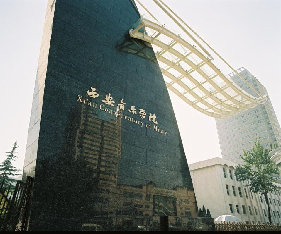 西安小雁塔体育场美居酒店