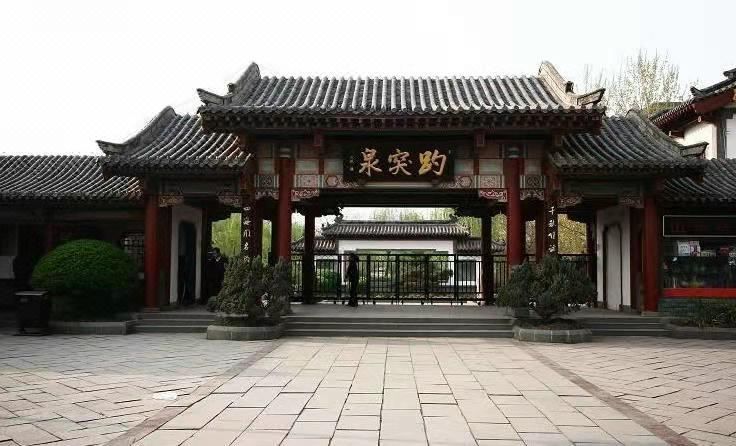 山东湖西饭店(济南泉城广场大明湖店)