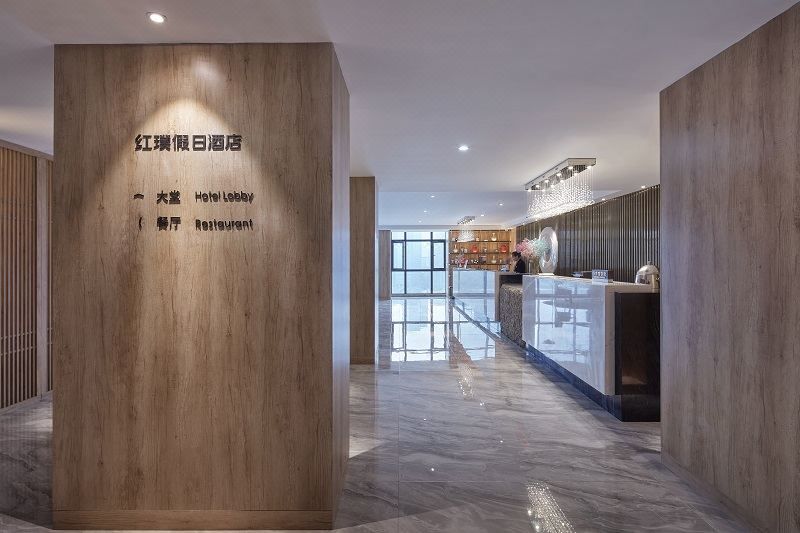 红墣假日江景酒店(重庆洪崖洞解放碑步行街店)