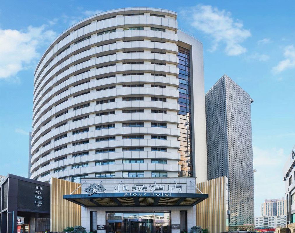 宁波天一广场鼓楼地铁站亚朵酒店