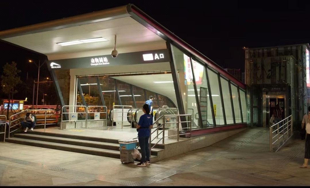 瑞喜国际酒店(成都动物园熊猫大道南大门地铁站店)