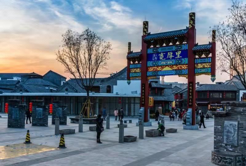 山东湖西饭店(济南泉城广场大明湖店)