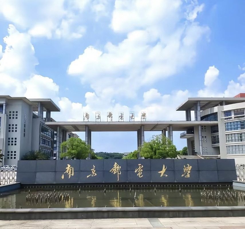南京仙林中心金鹰广场亚朵酒店