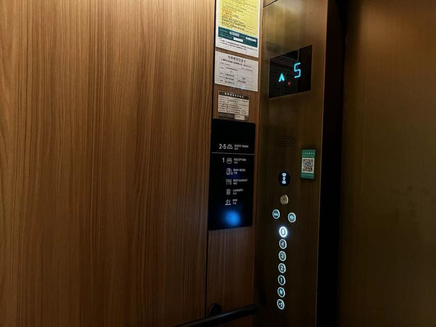 上海崇明东滩商务广场亚朵酒店