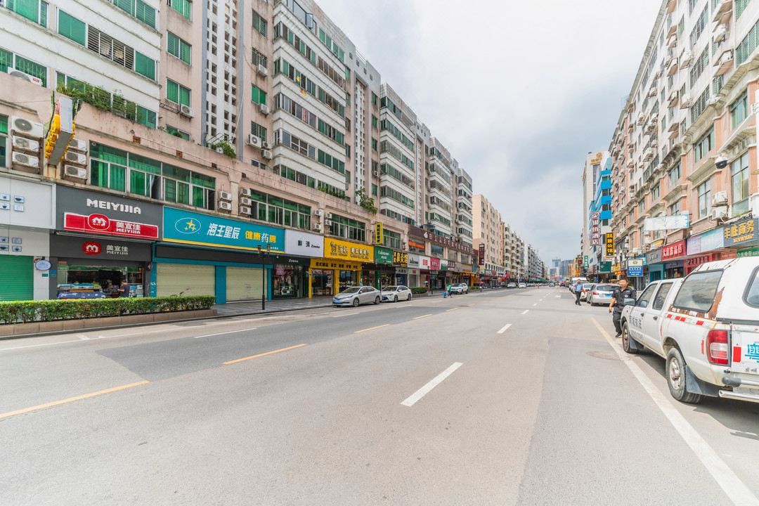 东莞银城酒店(元美地铁站店)