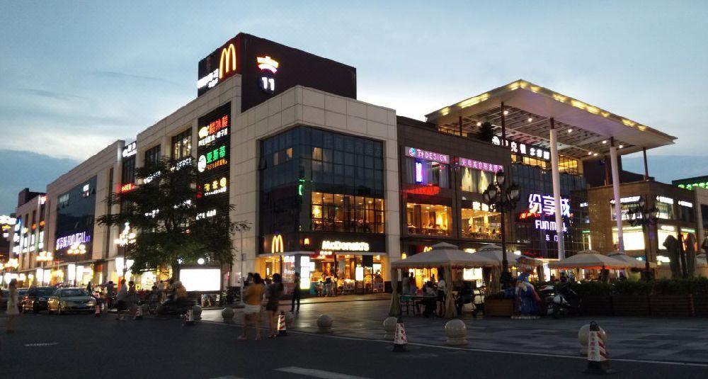 深圳龙华大浪商业中心亚朵X酒店