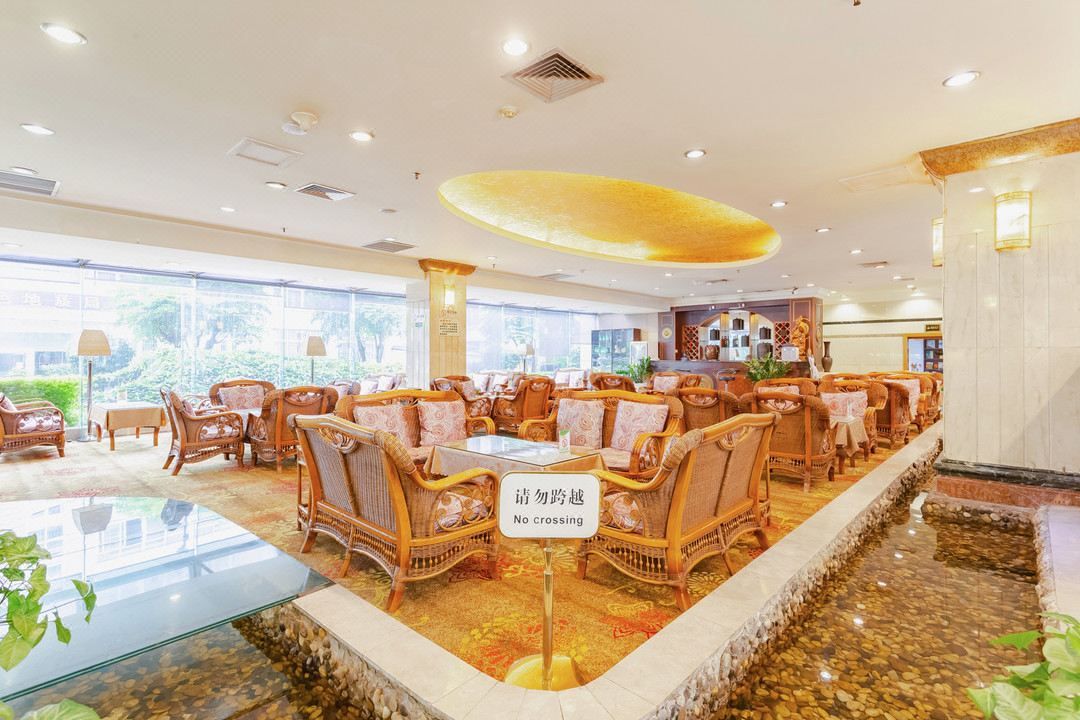 昆明金泉大酒店(南屏步行街交三桥地铁站店)