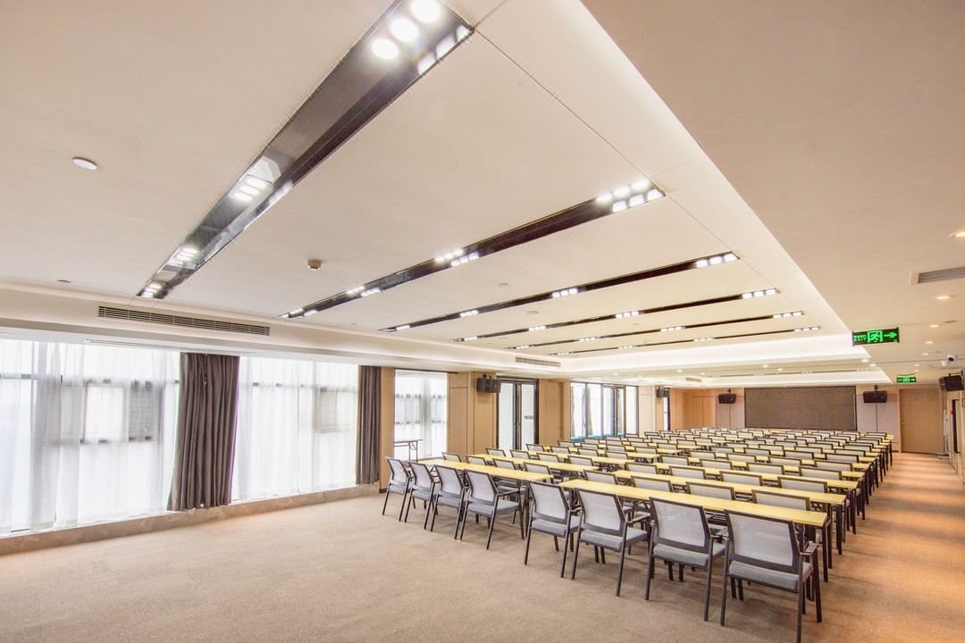 贵阳观山湖公园兴义路亚朵酒店