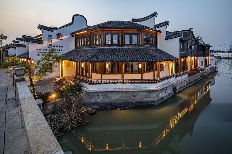 清能宜尚PLUS酒店(苏州吴江东太湖万宝商业广场店)