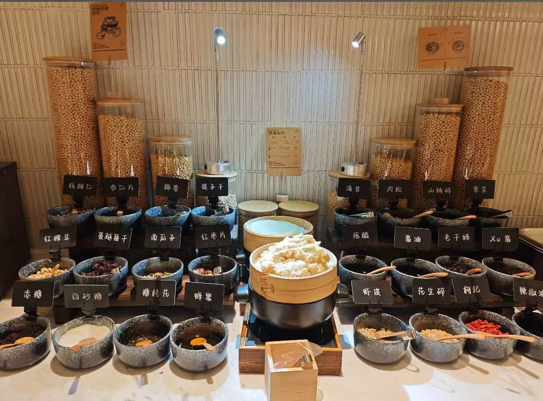 武汉藏龙岛湖北经济学院亚朵酒店
