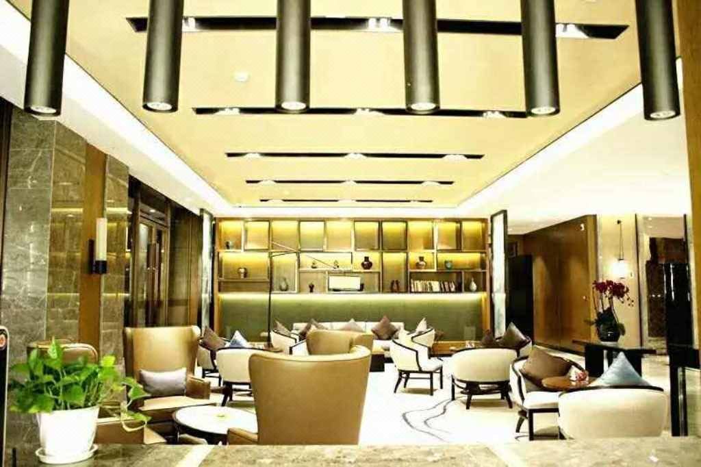 昆明健兴利翡翠酒店(富康城购物中心玉缘路地铁站店)