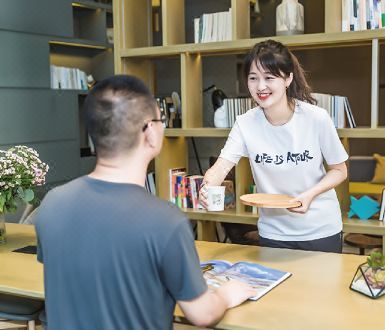 青岛福州路樱花小镇亚朵酒店