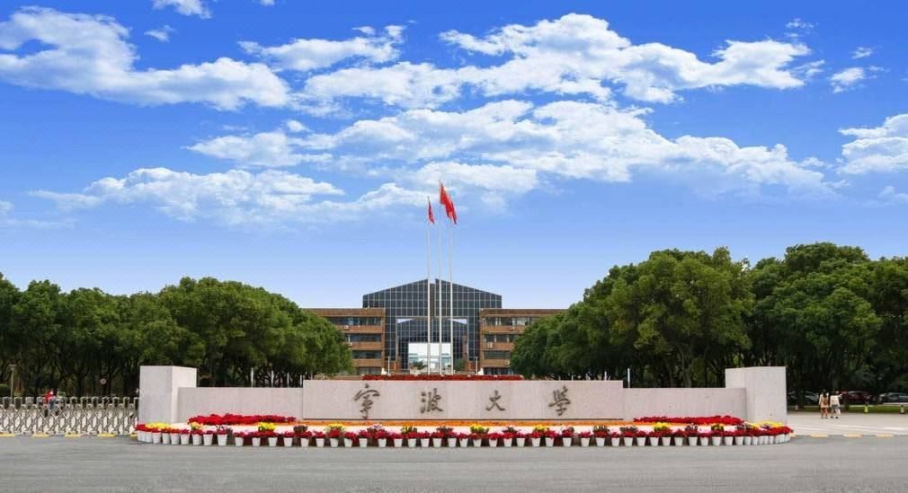 宁波南部商务区罗蒙环球乐园亚朵酒店