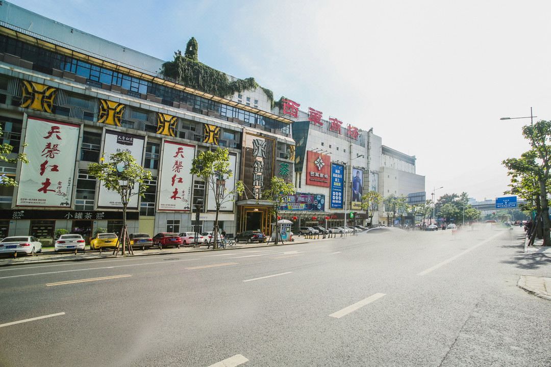 成都金隆酒店(成都西站清江西路地铁站店)
