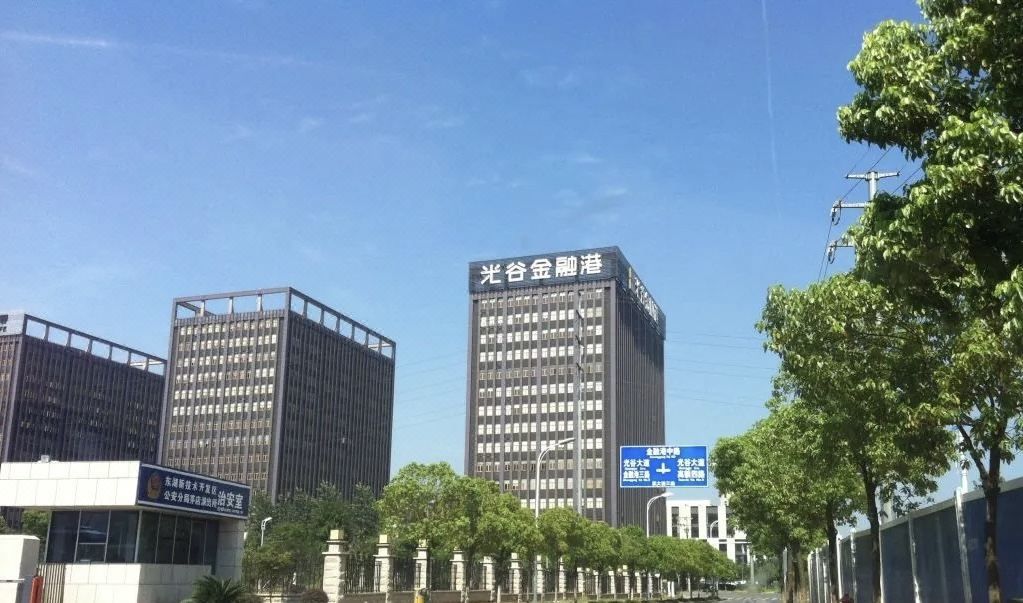 鑫阿丹园国际酒店(武汉金融港北地铁站店)