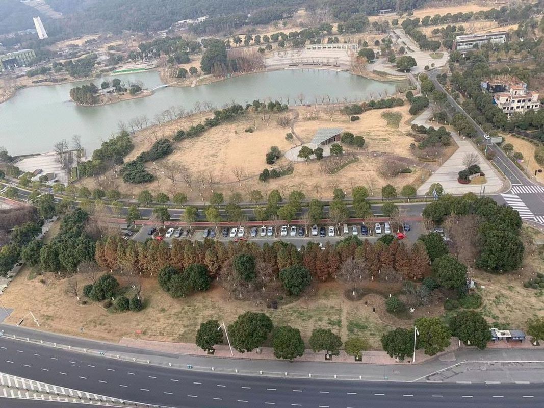 江阴滨江中路体育中心亚朵酒店