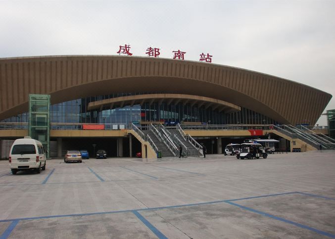 成都九天国际大酒店(成都南站三瓦窑地铁站店)