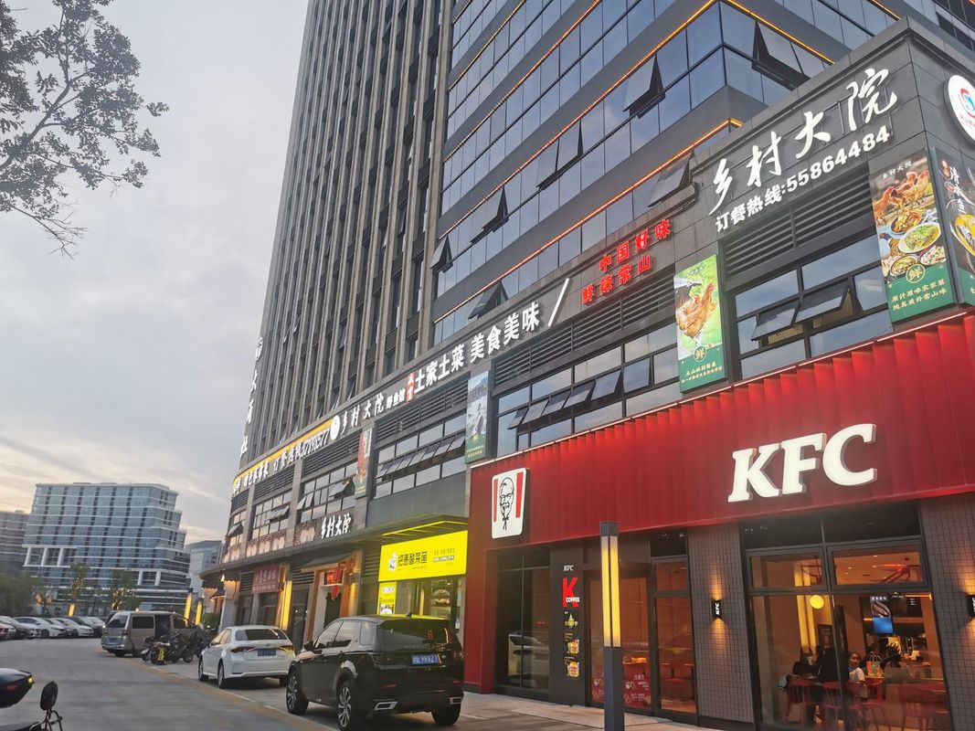 宁波高新区江南路亚朵酒店