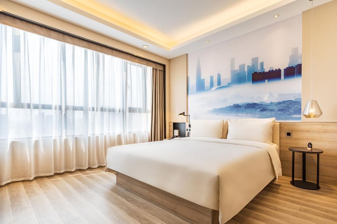 安柏丽晶国际酒店(深圳华南城禾花地铁站店)