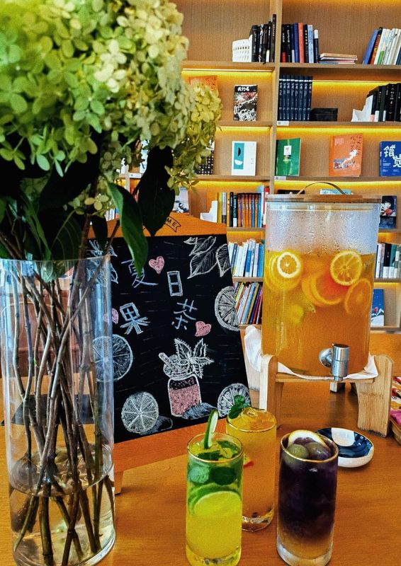 宁波鼓楼天一阁亚朵酒店
