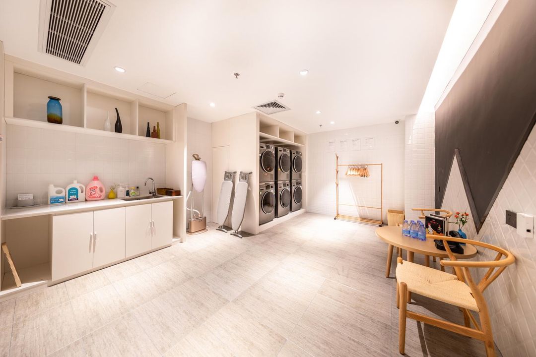 深圳华强北振兴路亚朵酒店