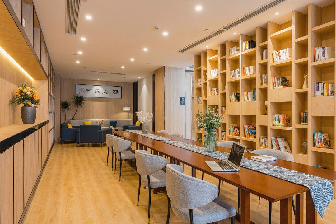 杭州临平崇贤上亿广场亚朵酒店