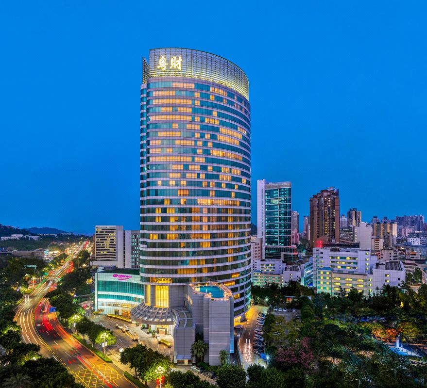 珠海粤财皇冠假日酒店(情侣路海滨泳场店)