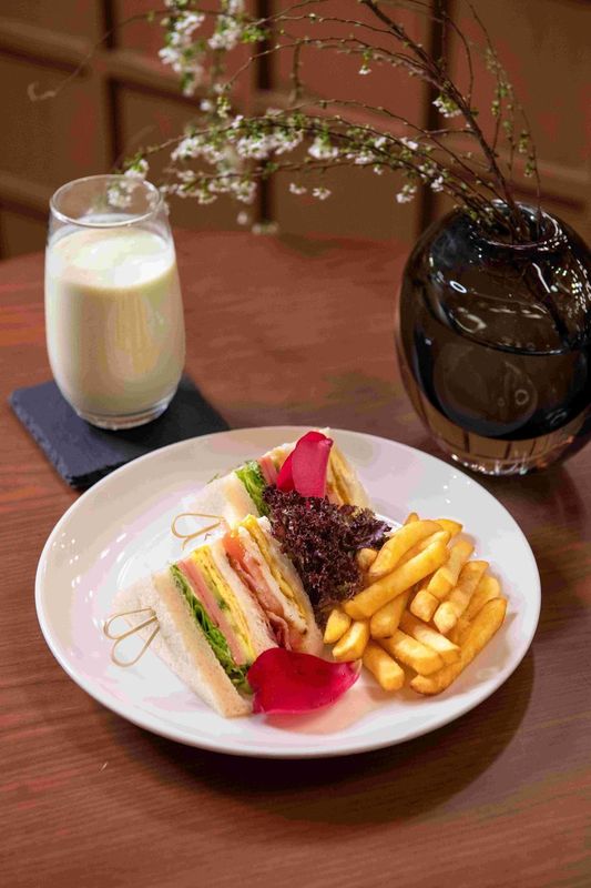 上海松江m美玥酒店(松江大学城万达广场店)