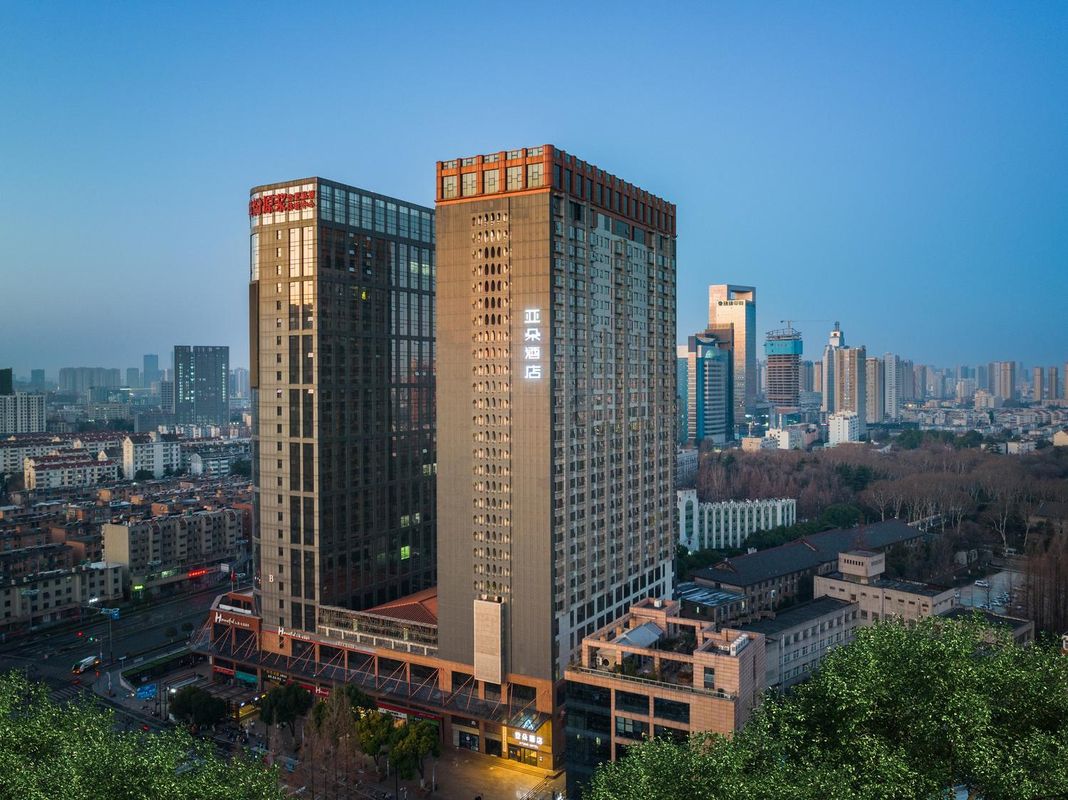 合肥长江路之心城安农大亚朵酒店