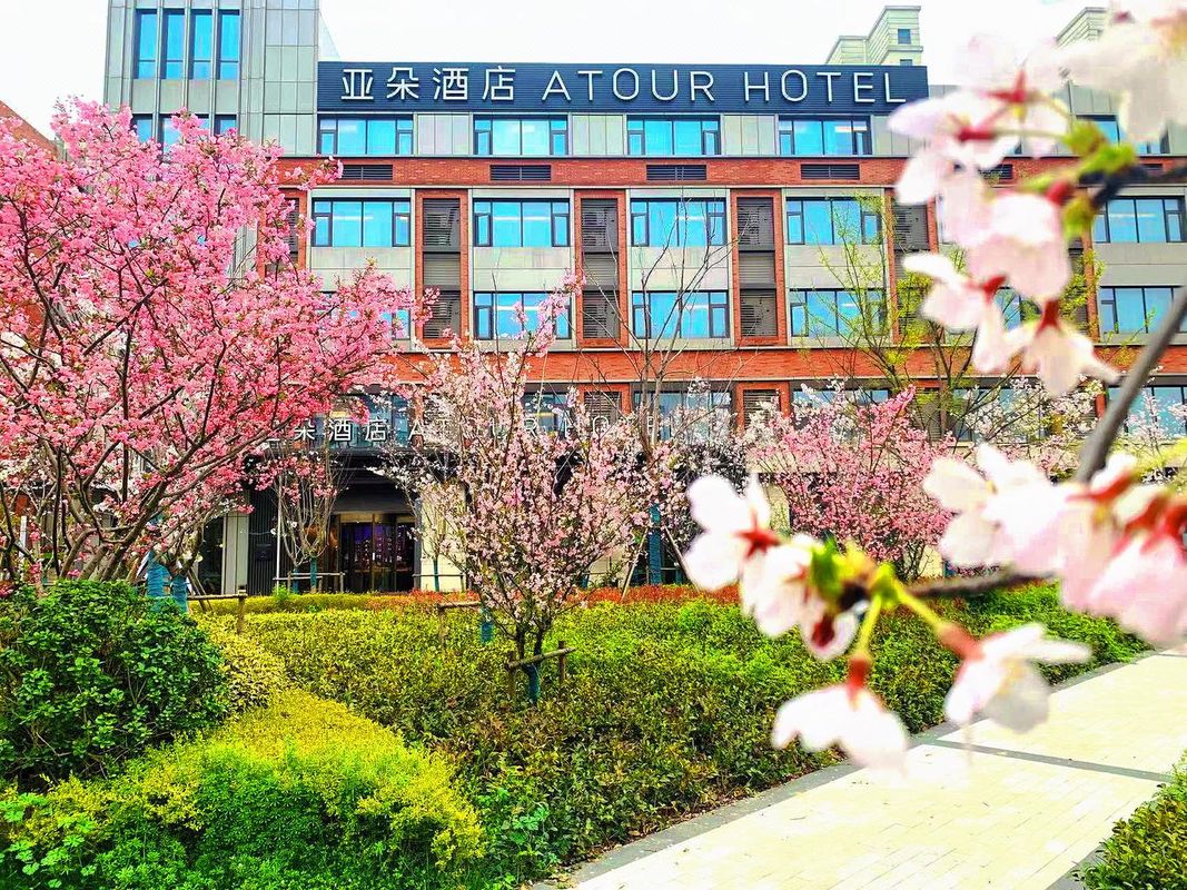 上海新国际博览中心杨高南路地铁站亚朵酒店