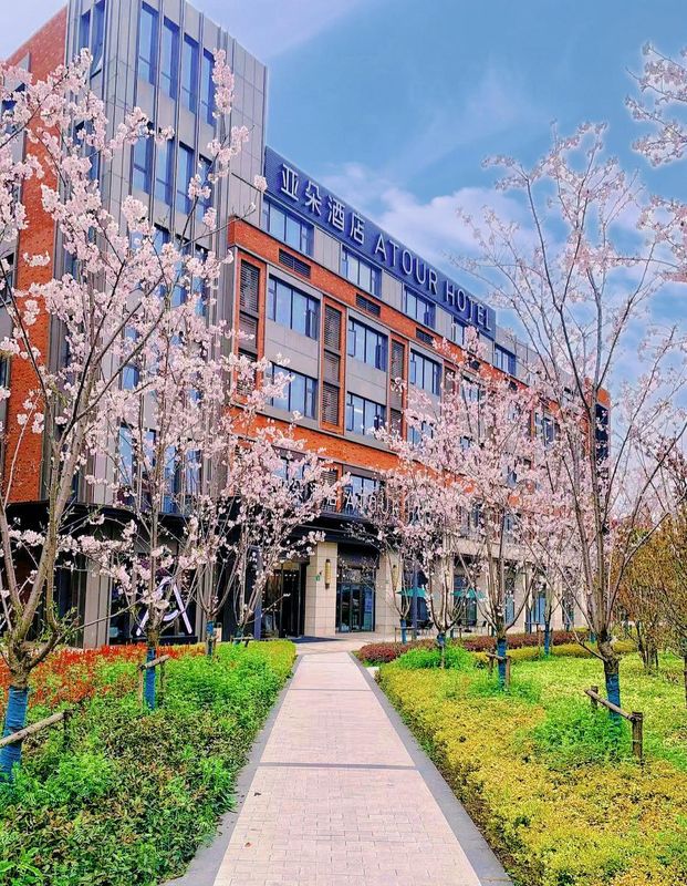 上海新国际博览中心杨高南路地铁站亚朵酒店
