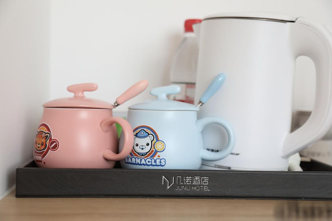 几诺酒店(武汉极地海洋世界宏图大道地铁站店)