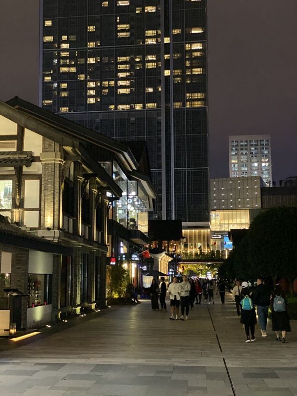 成都太古里未来中心亚朵酒店