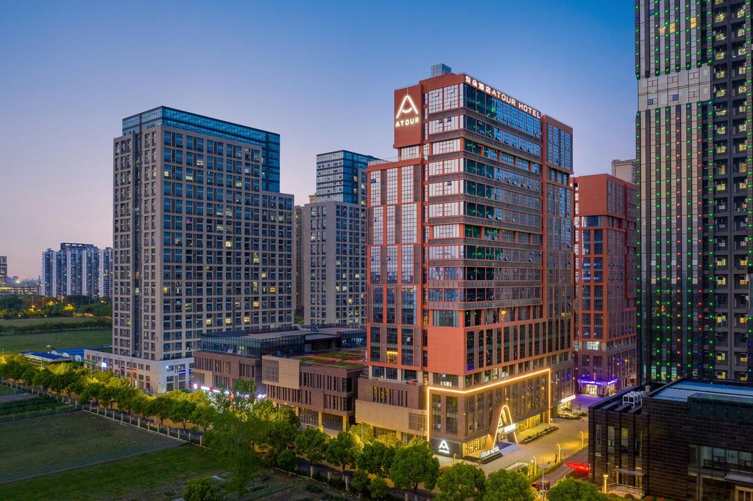 昆山经开区吴淞江南路亚朵酒店