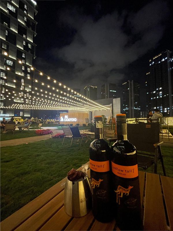 深圳光明新城凤凰城地铁站亚朵酒店