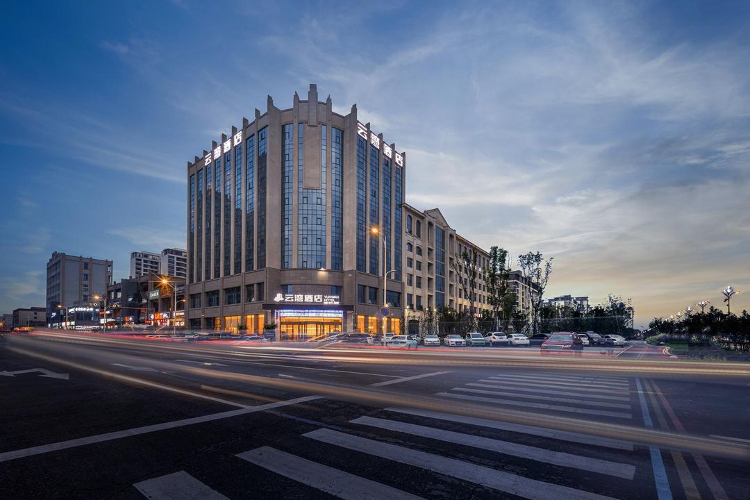 云湾酒店(成都彭州南部新城店)